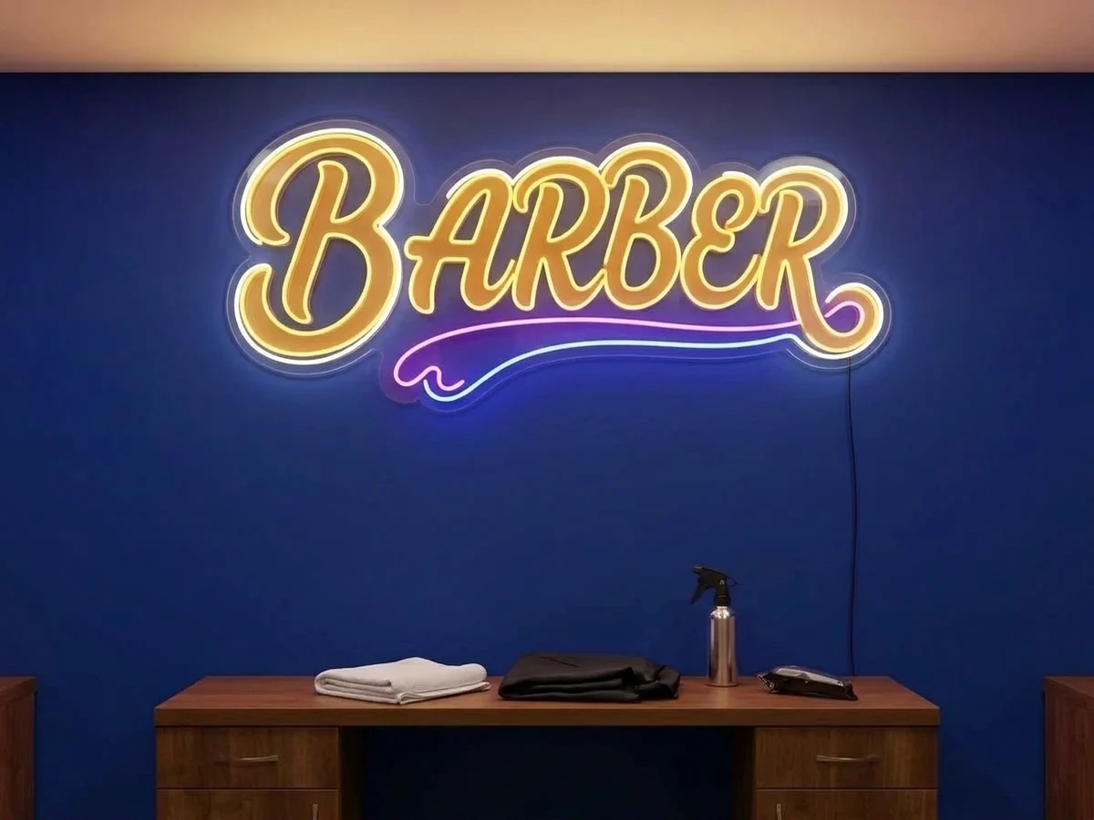 理容室の壁に、BARBERのLEDネオンサインが灯っているイメージ
